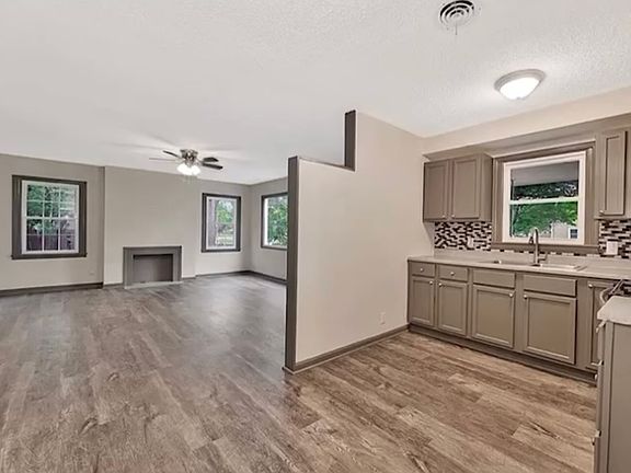 5th image of 2540 E Aloma St