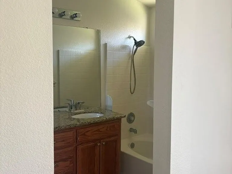11511 Bay Meadows Ln — Photo 14