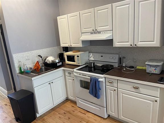 4th image of 195 King St E #2