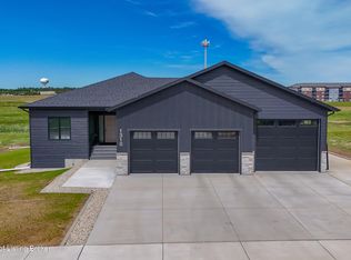 1310 44th Ave W, Dickinson, ND 58601