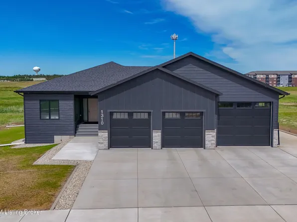 1310 44th Ave W, Dickinson, ND 58601