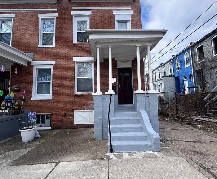 1199 N Luzerne Ave — Photo 2