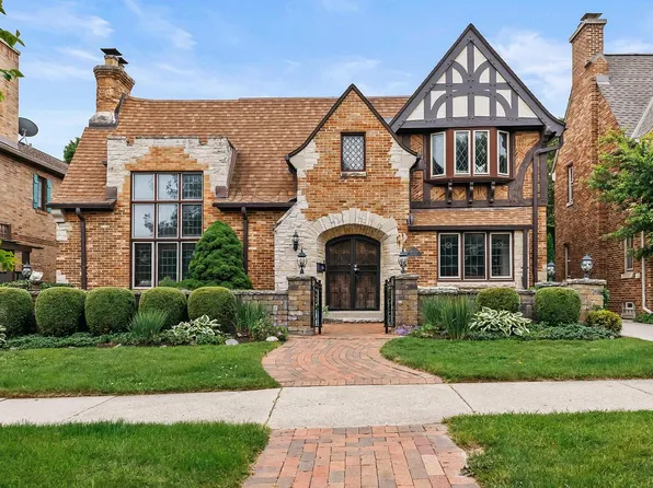 5079 N Lake DRIVE, Whitefish Bay, WI 53217