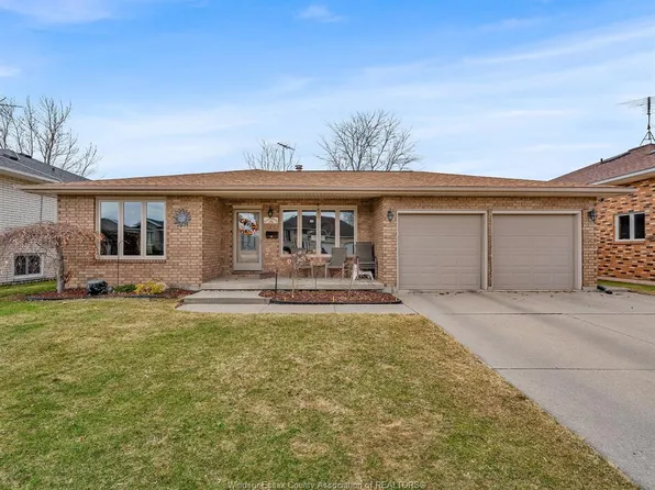 45 Sherwood Ave, Leamington, ON N8H 4V1