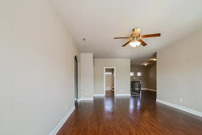 604 Kinghaven Dr — Photo 7
