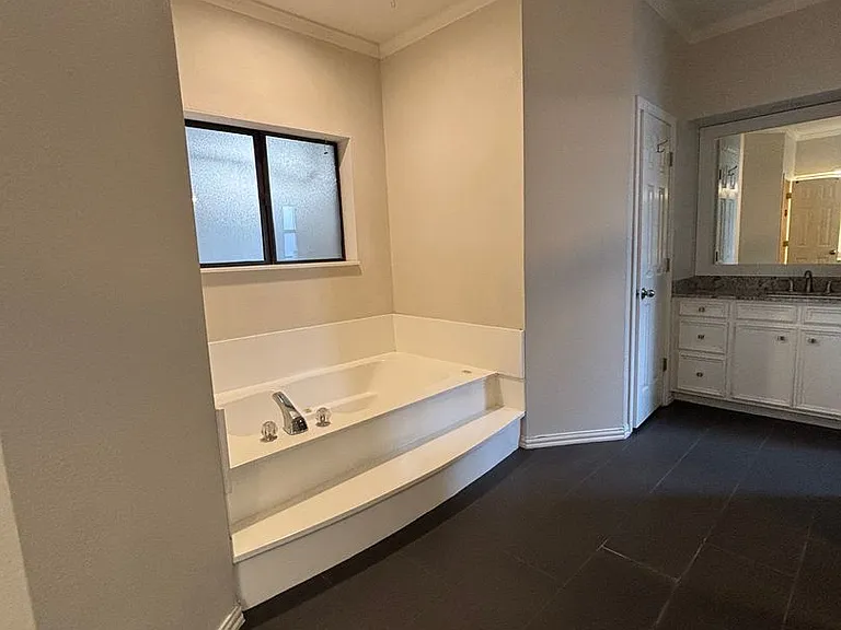 5026 Bellaire Dr S — Photo 21