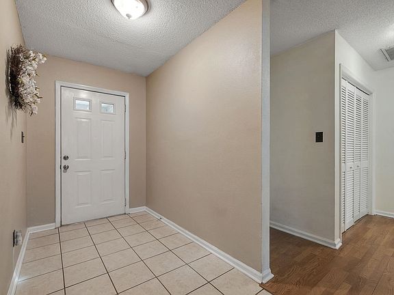 3rd image of 8381 Hunters Ridge Trl