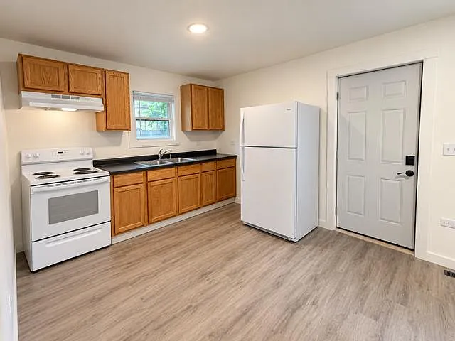 655 Illinois Ave — Photo 2