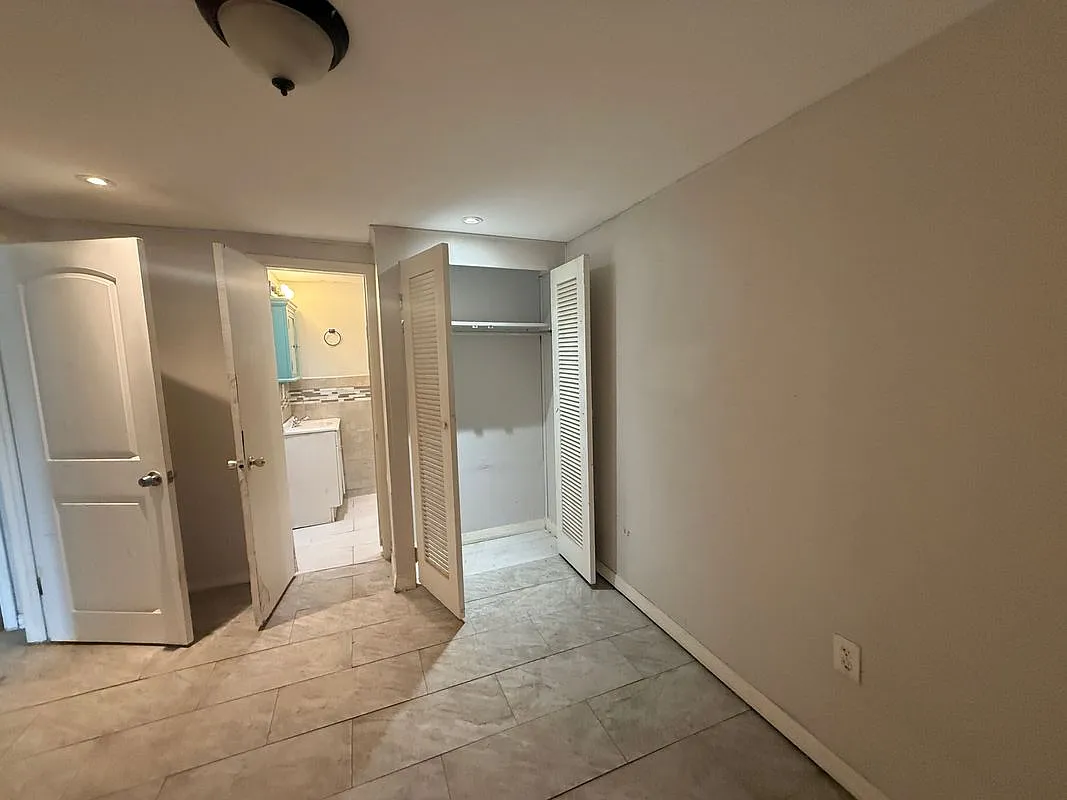 329 Pine Ave — Photo 2