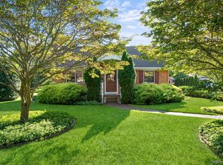 839 Pondview Rd, Riverhead, NY 11901