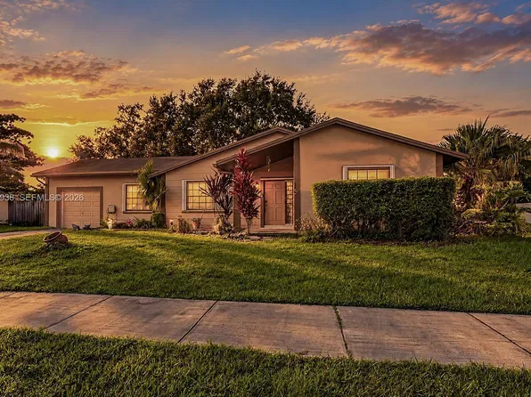 908 Cardinal Pl, Homestead, FL 33035