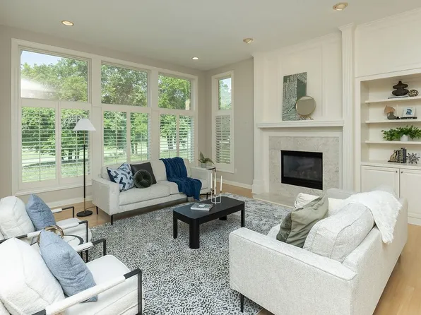 1259 Glen Oaks Dr, West Des Moines, IA 50266