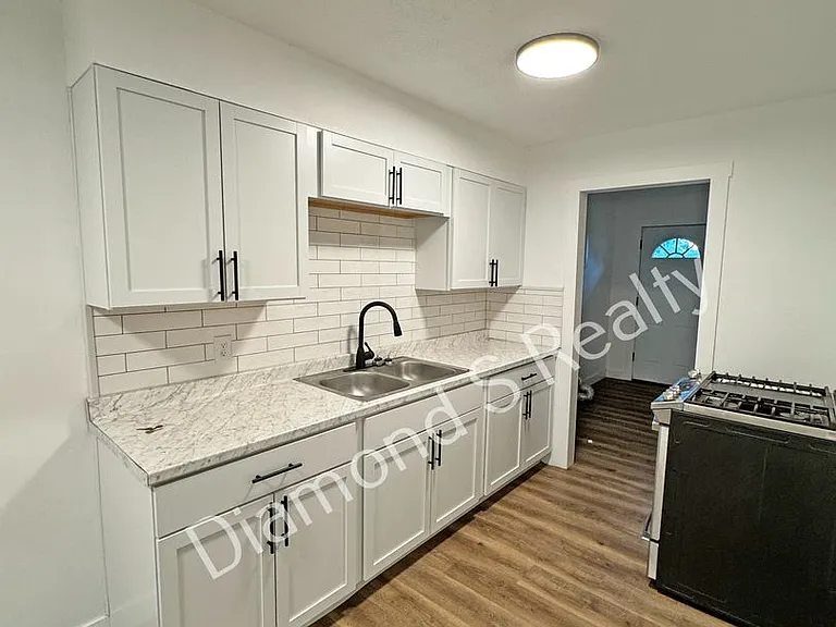 Park Duplex, Spfd — Photo 5