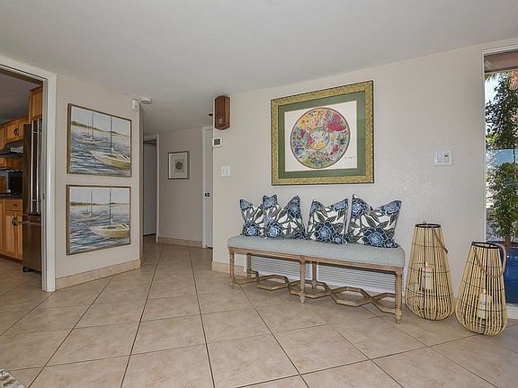 5th image of 147 W Tam O Shanter Dr