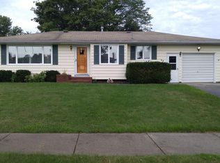 35 Gladmar Dr, Rochester, NY 14622