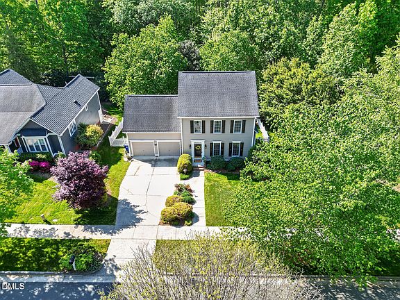 4th image of 1704 Farmington Grove Dr