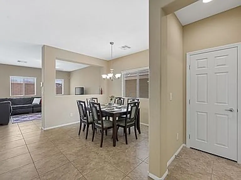 9122 Island Wolf Ave — Photo 4