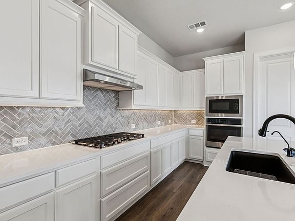 7th image of this home