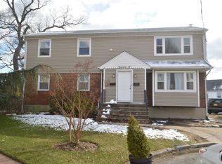 14 Roxy Pl, Lynbrook, NY 11563