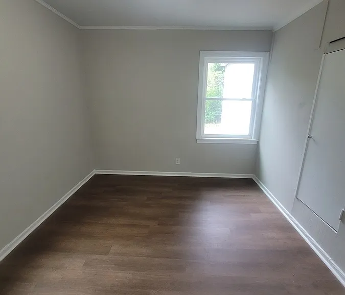 1015 Louise Rd — Photo 3