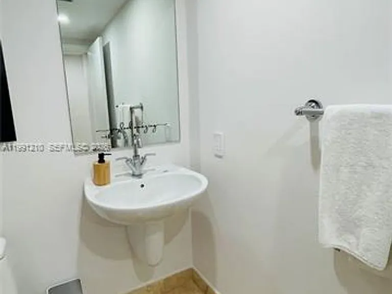 41 SE 5th St #2305 — Photo 40
