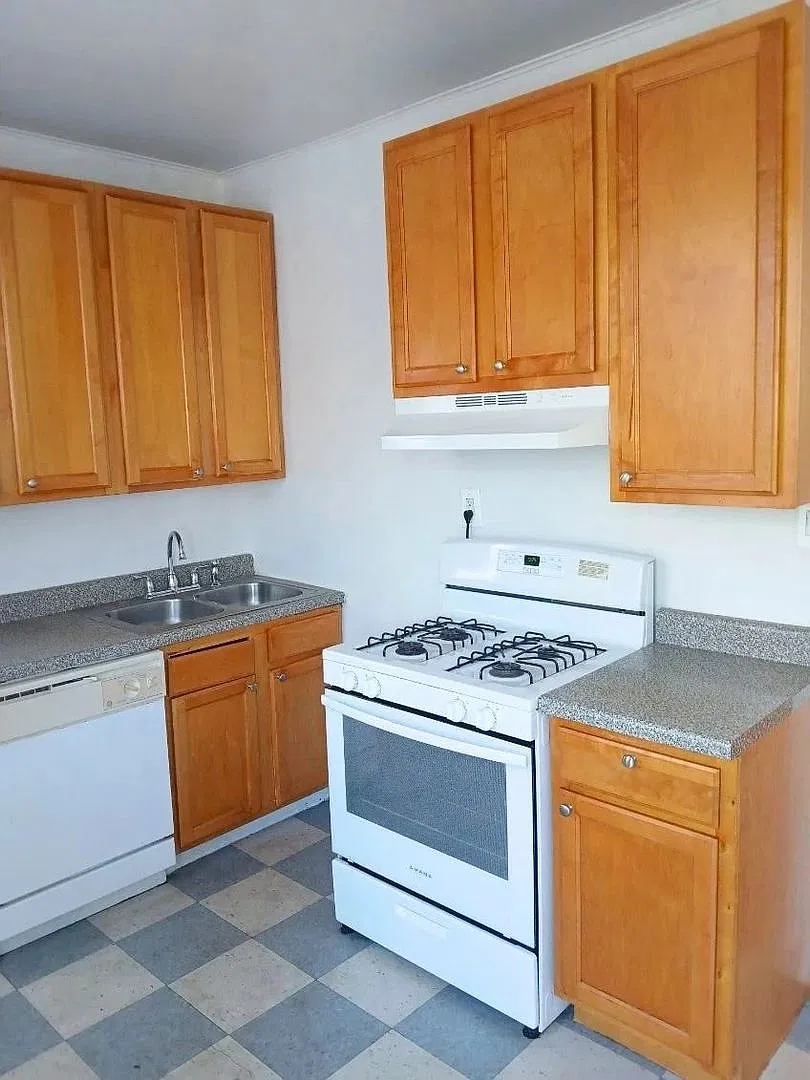 4851 Evans Apartments LLC — Photo 2