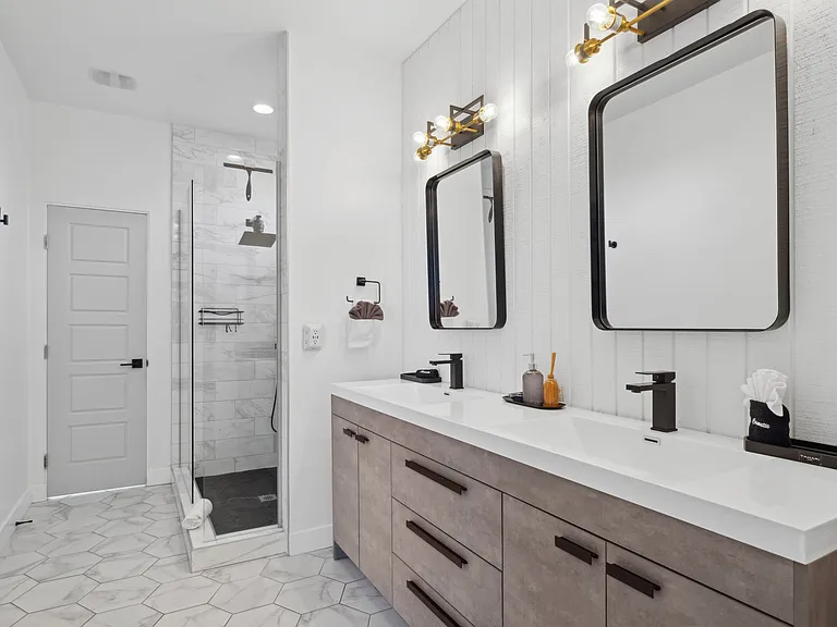 1923 E Monterey Way — Photo 16