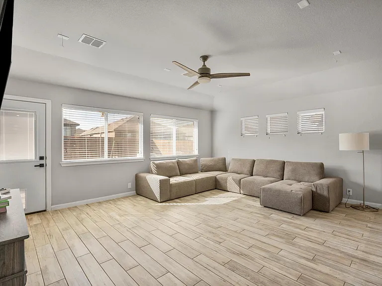 817 Cloverwood Dr — Photo 11