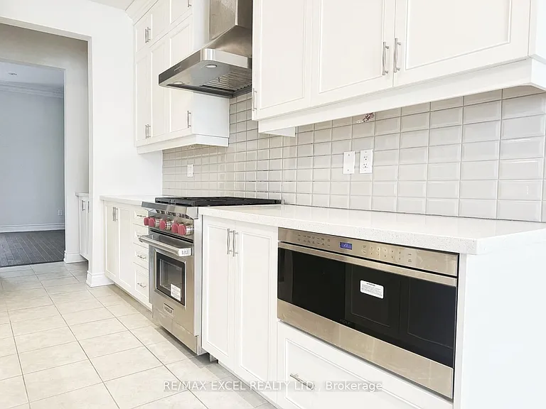 28 Island Green Ln — Photo 4