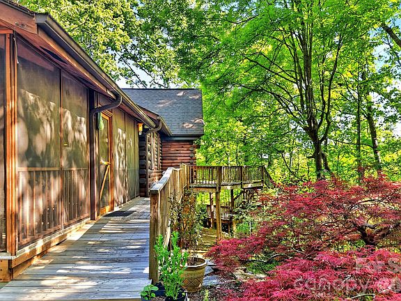 4th image of 221 Hammer Hollow Dr