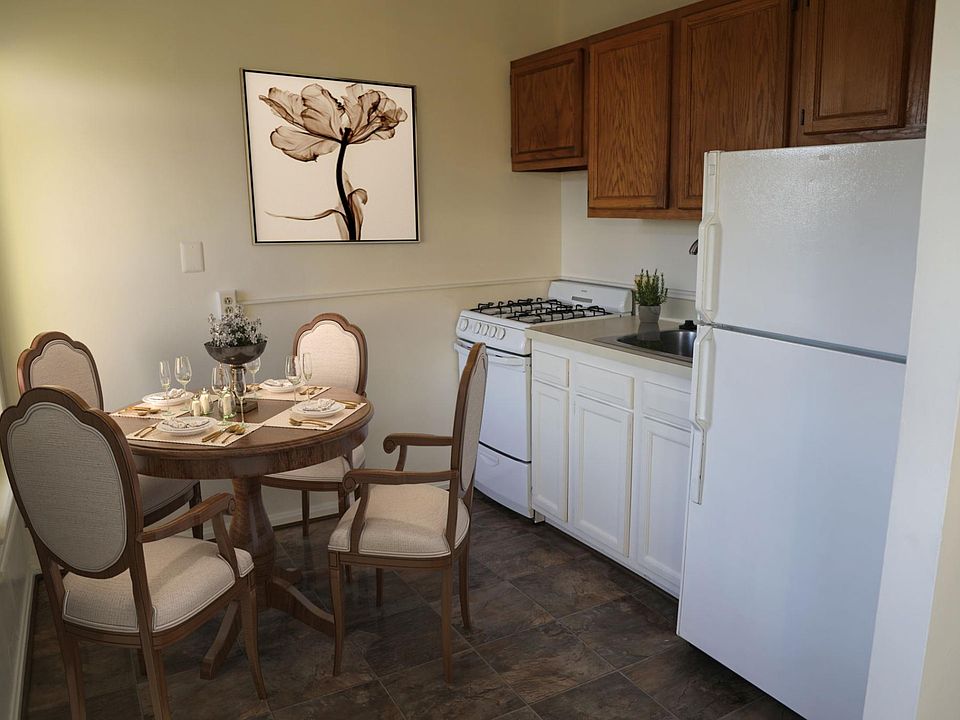 One Bedroom Kitchen