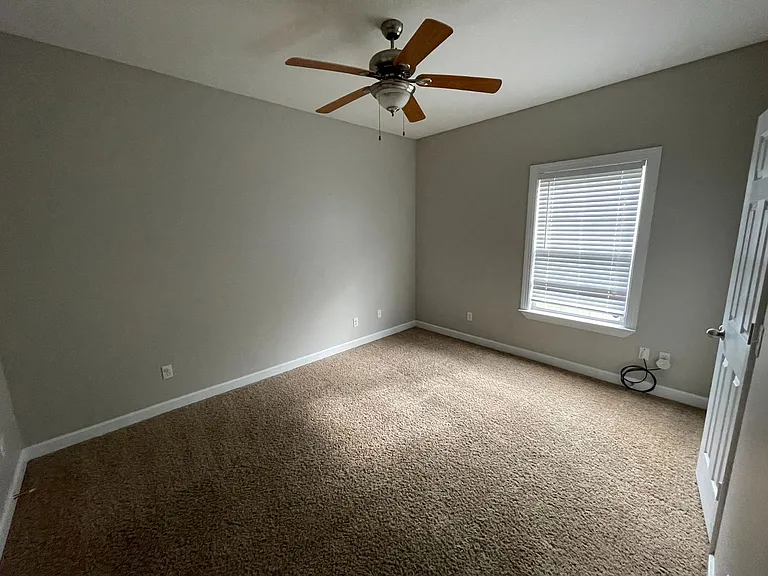 310 Stratford Dr — Photo 11