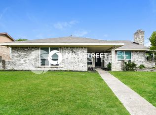2709 Meadow Isle Ln, Dallas, TX 75237