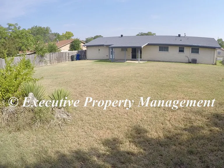 908 Deorsam Dr — Photo 12