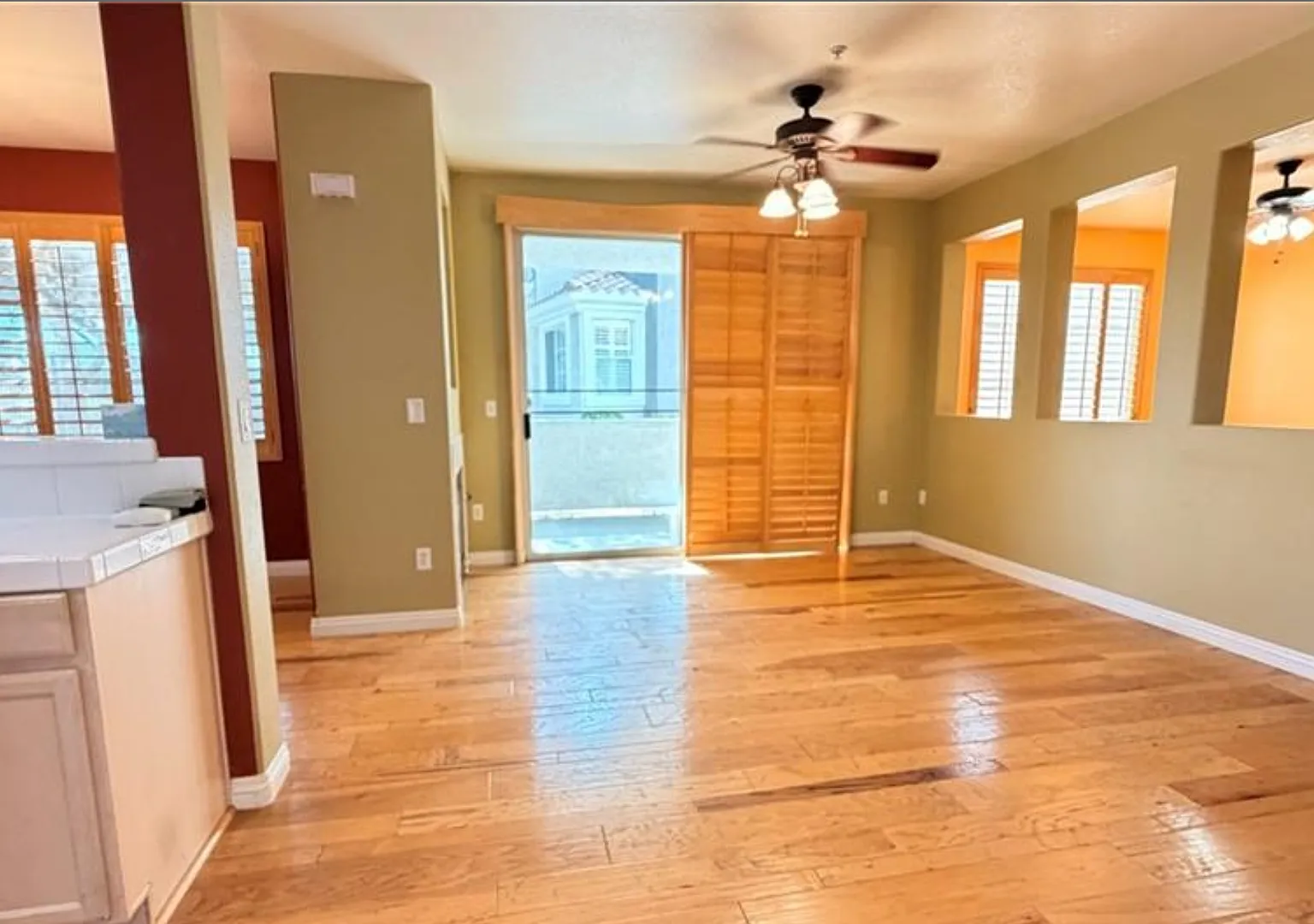 2325 Windmill 1613 — Photo 3