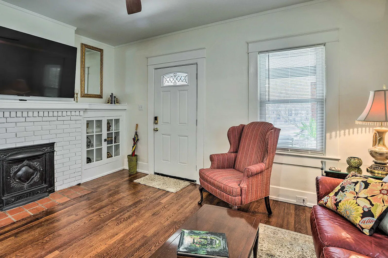2 bed, 1.0 bath, 990 sqft, $2,991 — Photo 2