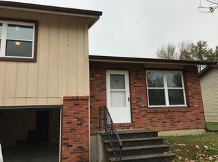 418 Red Bud Ln #B, Troy, IL 62294