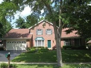 1960 Lake Clay Dr, Chesterfield, MO