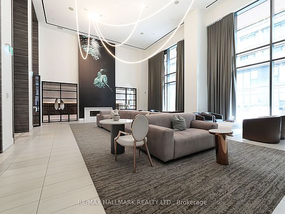 3rd image of 39 Roehampton Ave #1407