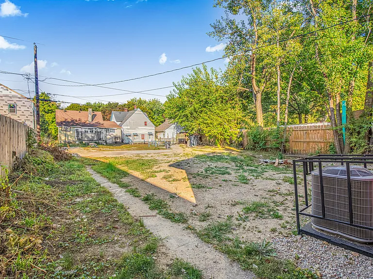 318 Jefferson Ave — Photo 30