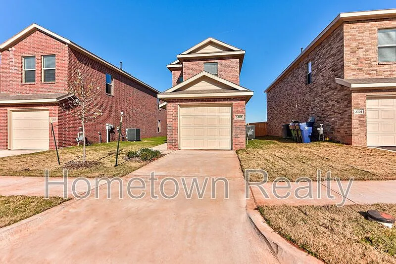 3 bed, 2.5 bath, 1480 sqft, $1,695 — Photo 2