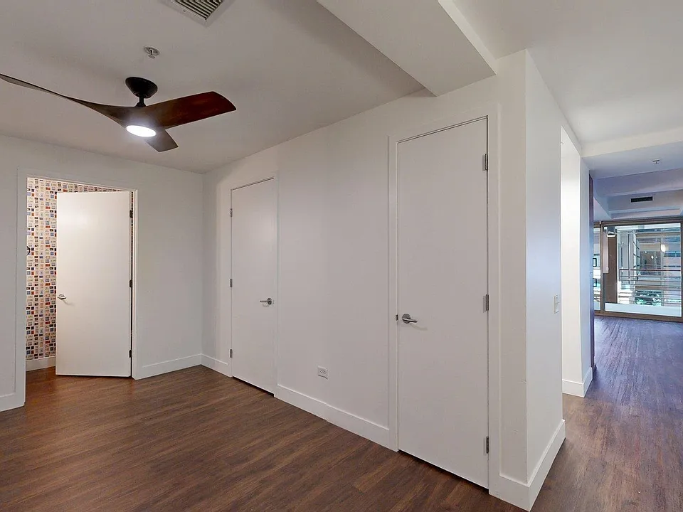 7157 E Rancho Vista Dr #2011