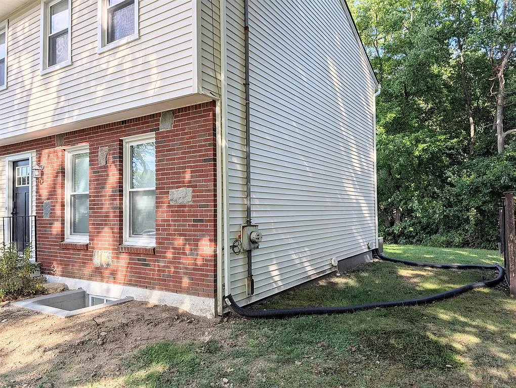 4 bed, 2306 sqft, $2,700 — Photo 3