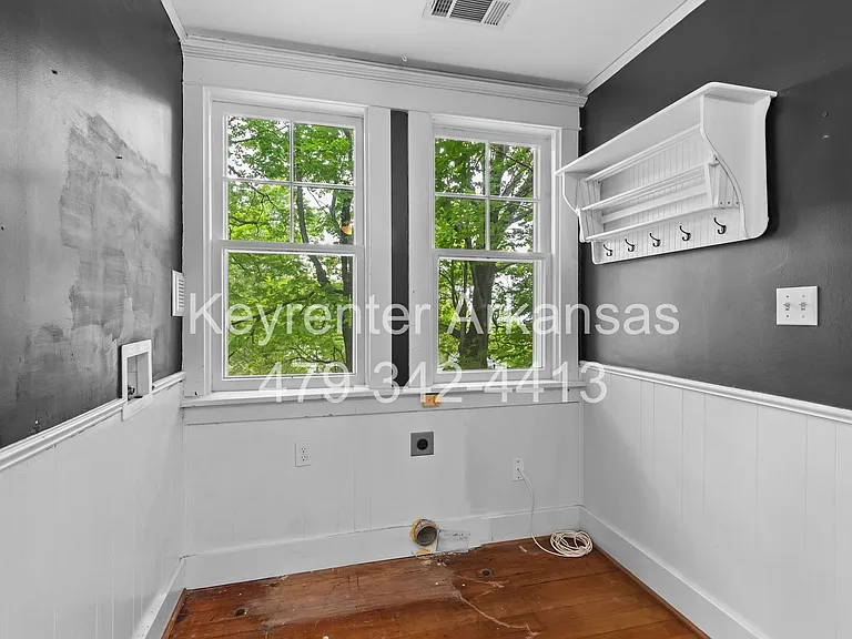 255 W Lawson St — Photo 18