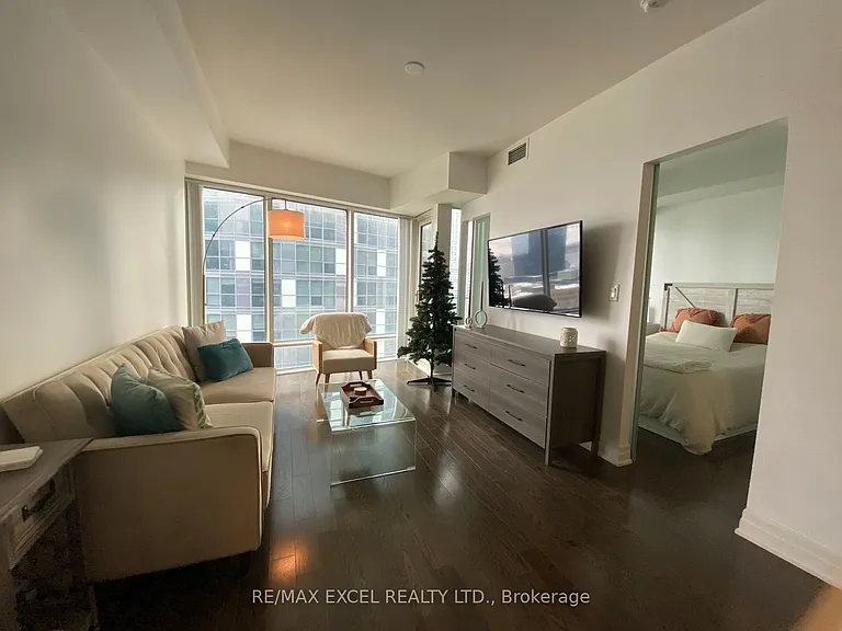 8 The Esplanade #1812 — Photo 29