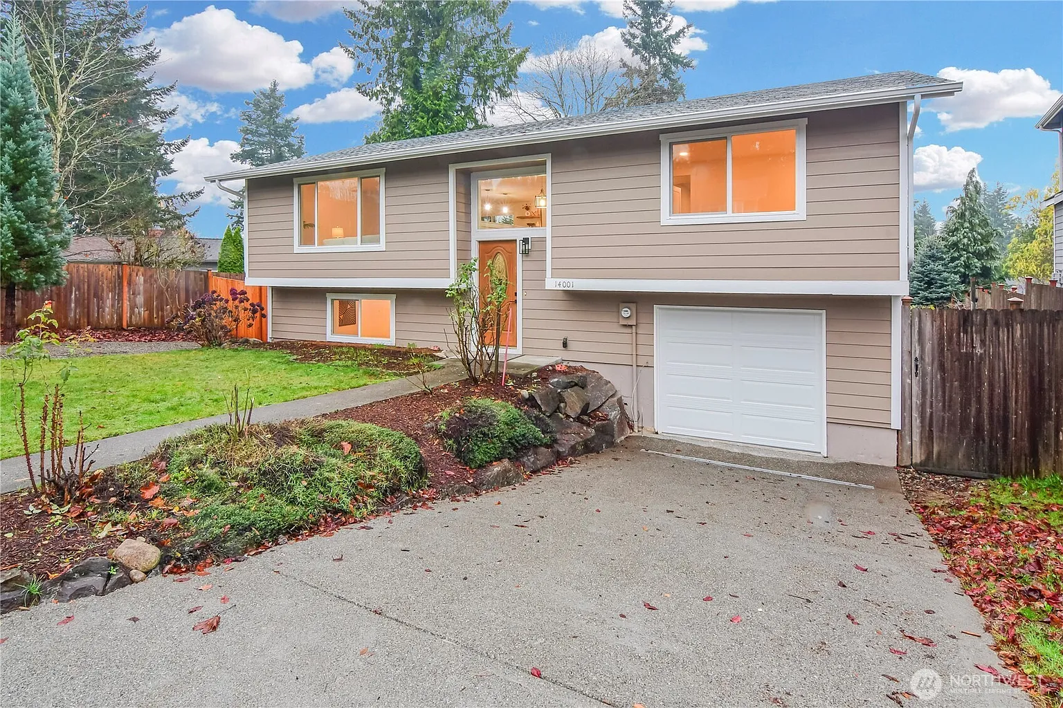 14001 90th Avenue NE photo 1