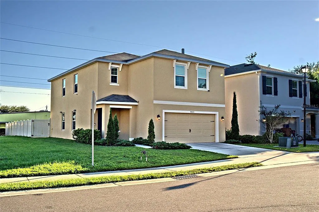 4 bed, 2.5 bath, 2289 sqft, $3,500 — Photo 1