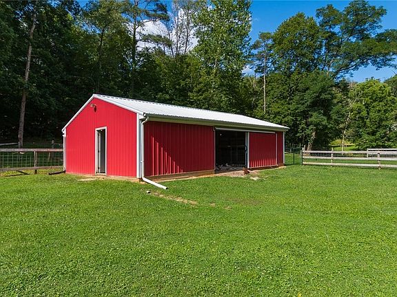 3rd image of 385 Irish Ridge Rd