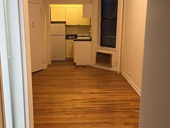 3rd image of 314 E 89th St APT 3B