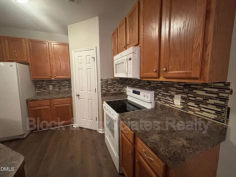 27 Great View Ct — Photo 3